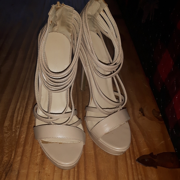 Women's Stilettos - Picture 2 of 6